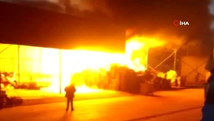 20 ton soğan ve 16 bin kasa küle döndü