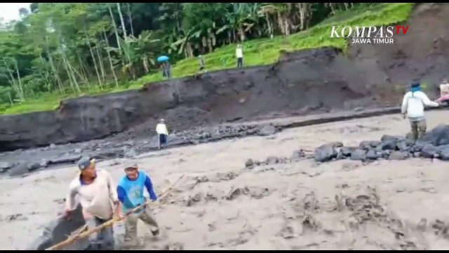 Detik-Detik Evakuasi Warga Terjebak Banjir Lahar Semeru