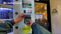 Japón instala en la calle máquinas expendedoras de test PCR para COVID-19