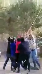 El impactante momento en que un hombre quedó colgado de un globo aerostático