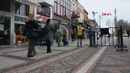 EDİRNE 'Çok yüksek riskli' Edirne'de 2 caddeye girişler bariyerlerle kapatıldı