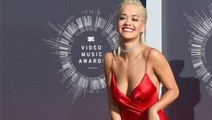 Karantina kurallarını ihlal edince tepki çeken Rita Ora, jürisi olduğu programdan kovuldu