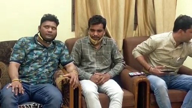मध्य-प्रदेश के खरगोन में लोकायुक्त पुलिस इंदौर ने पटवारी को किसान से रिश्वत लेते हुए रंगे हाथ पकड़ा
