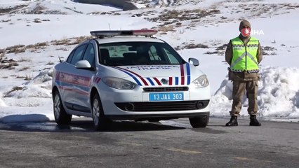 Helikopterin Düştüğü Köy Girişlere Kapatıldı
