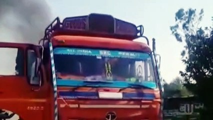 मेरठ: देवबंद में अचानक लगी ट्रक में भयंकर आग, धूं-धूं कर जला वाहन,देखे लाइव वीडियो