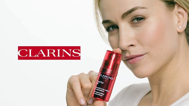 Cómo aplicar el contotno de ojos Total Eye Lift care Clarins