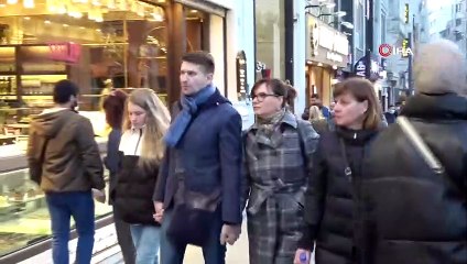 Kısıtlamaların Esnetilmesi Sonrasında İstiklal Caddesinde İnsan Seli