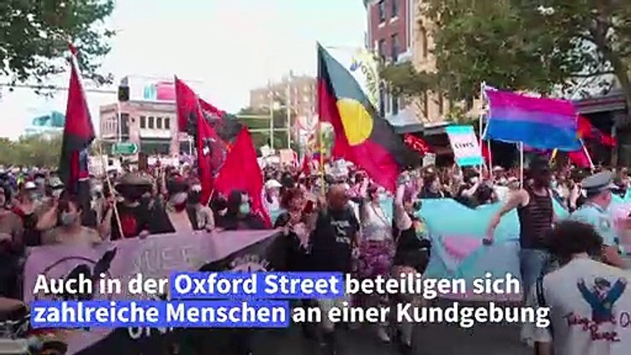Australier feiern Mardi Gras im Stadion