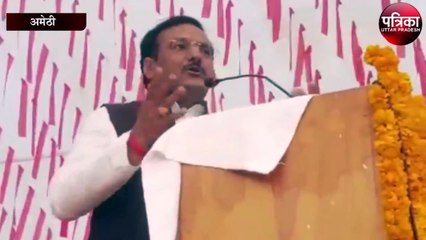 अखिलेश पर तंज कसने में बुरे फंसे योगी सरकार के शिक्षा मंत्री