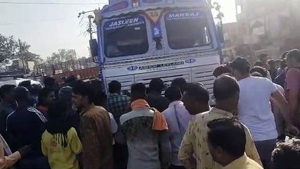 मोटरसाइकिल ट्रक से टक्कर, एक घायल