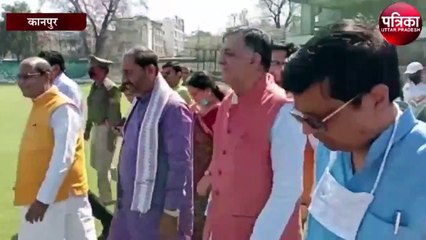 प्रमिला पांडे ने बॉल फेंकी तो उपेंद्र त्रिपाठी  की उपस्थिति में सतीश महाना ने हिट किया