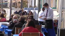 Los valencianos celebran al sol la vuelta a las terrazas