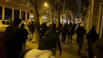 Tensió entre els manifestants i els joves esvalotadors / Guillem Ramos