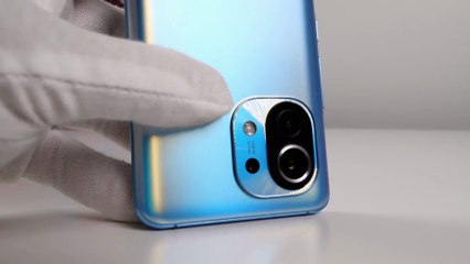 Unboxing del teléfono inteligente insignia Xiaomi Mi 11 (kit de prensa) + jugabilidad Snapdragon 888