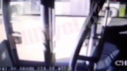 İşte o anlar: Metrobüs şoförüne böyle saldırdı!