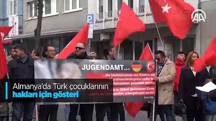 Almanya'da Türk çocuklarının hakları için gösteri
