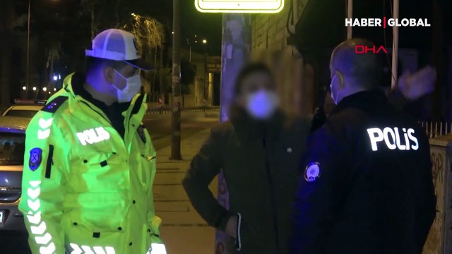 Baba-oğul polisi engellemeye çalıştılar