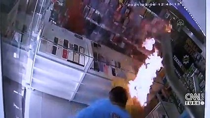 Cep telefonu bomba gibi patladı