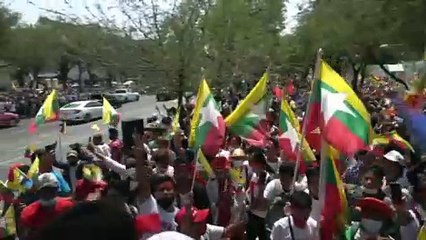 Repressione in Myanmar. Ma i manifestanti non si fermano
