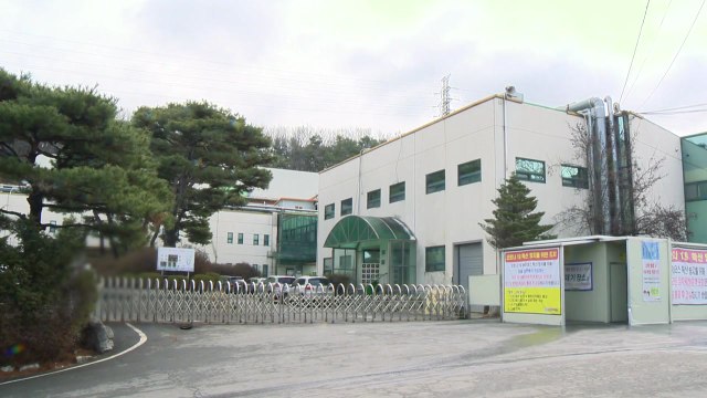 '기숙사 공동생활' 외국인 노동자 연쇄 감염...선제검사로 병원 집단감염 발견 / YTN