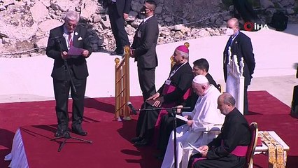 Papa Francesco, Musul'da kiliselerin enkazı arasında dua etti