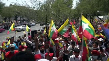 Protestos intensificam.se em Myanmar