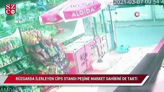 Rüzgarla ilerleyen cips standı, peşine market sahibini de taktı