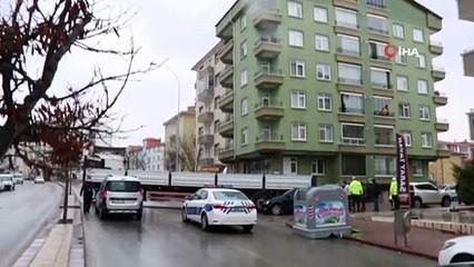 Tırı park etmek isterken park halindeki araca çarptı