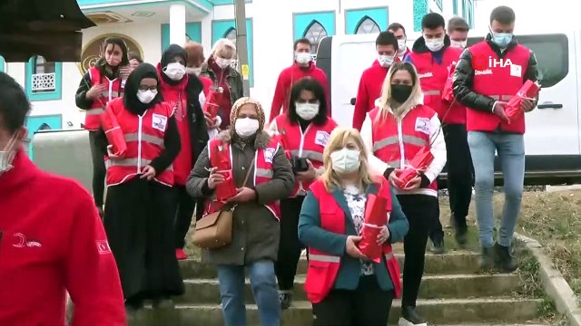 Kadınlar Günü'nü fidan dağıtarak kutladılar