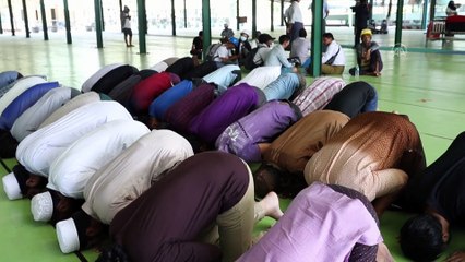 YANGON - Gösterilerde ölen Ulusal Demokrasi Birliği'nin Müslüman üyesi için cenaze töreni düzenlendi