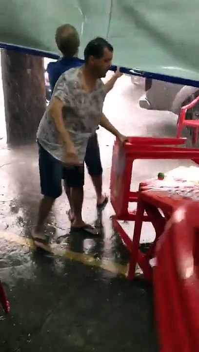 A chuva chegou com ventos muito forte!!
