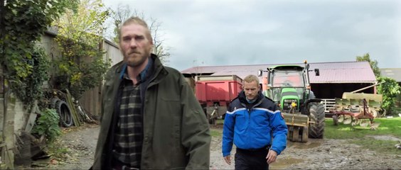 Albatros Fillm - Extrait - Combien tu gagnes toi par mois?