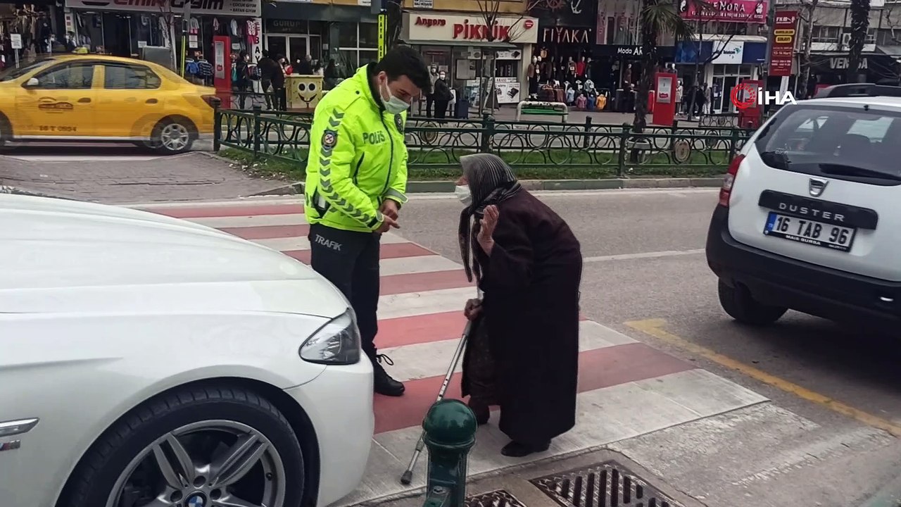 Kadınlar Günü’nde trafik, 83 yaşındaki Firdevs teyze için durdu