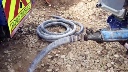 Uk screeds ltd Liquid screed pour