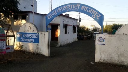 लालघाटी पुलिस ने 16 क्वार्टर देसी शराब के साथ एक युवक को पकड़ा