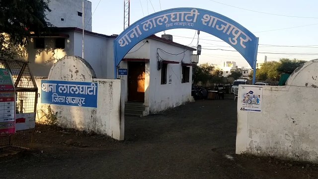लालघाटी पुलिस ने 16 क्वार्टर देसी शराब के साथ एक युवक को पकड़ा
