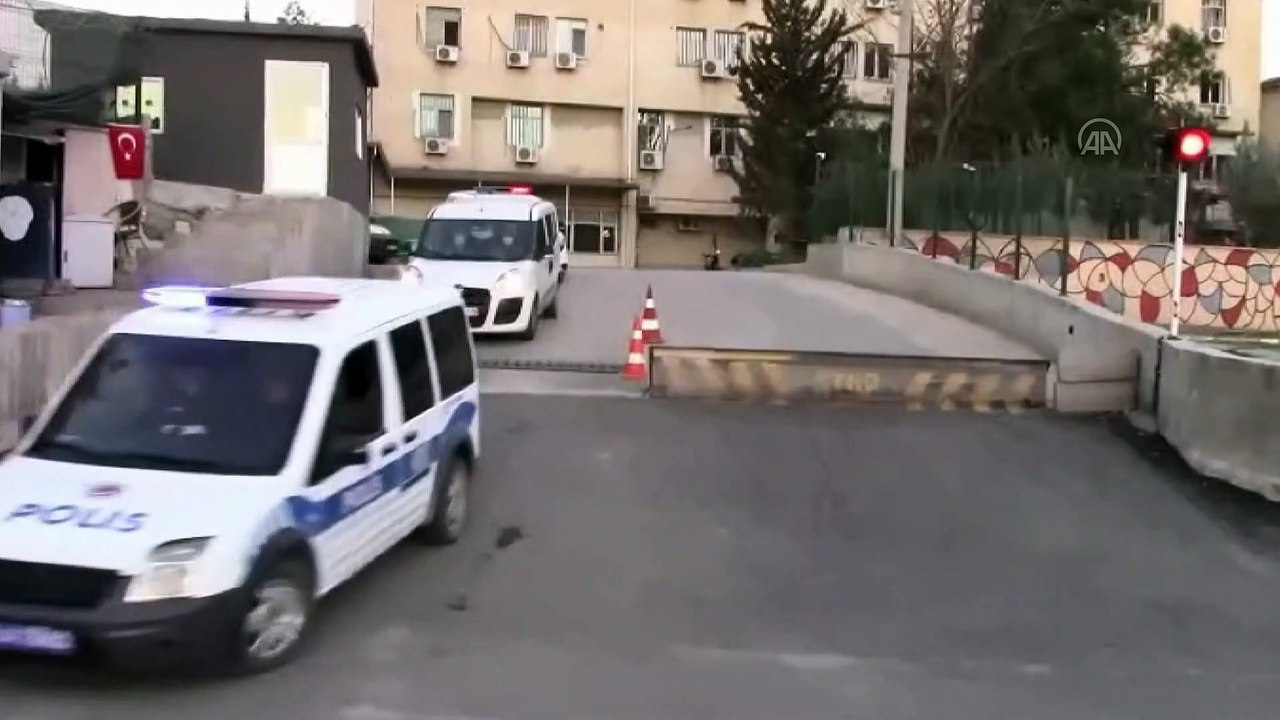 ŞANLIURFA - Şanlıurfa merkezli 13 ilde FETÖ'ye yönelik operasyonda, aralarında asker, polis ve kamu görevlilerinin de olduğu 35 kişi gözaltına alındı