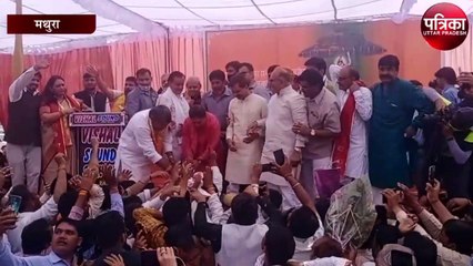 राजस्थान की पूर्व मुख्यमंत्री वसुंधरा राजे ने मथुरा के गिरिराज मंदिर में टेका माथा