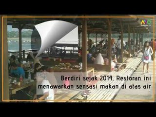 Makan Sambil Bergoyang di Floating Resto