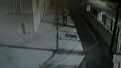 Motosiklet hırsızlığı güvenlik kamerasına yansıdı