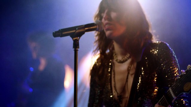 Lou Doillon en live aux Bains Douches pour Free Lance