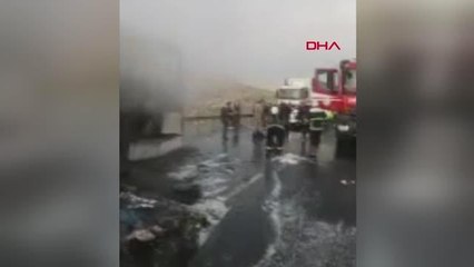 ŞANLIURFA Hareket halindeyken alev alan yolcu otobüsü yandı