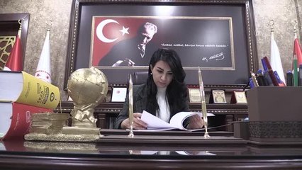Suçla mücadele isteğiyle seçtiği meslekte, Türkiye'nin üç kadın başsavcısından biri olarak görevini sürdürüyor