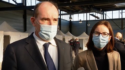 Visite du Premier ministre dans un centre de vaccination à Fleury-Mérogis