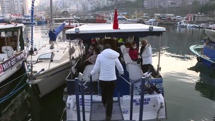 Hobisini mesleğe dönüştüren kadın girişimci Gemlik Körfezi'nde olta turu teknesi işletiyor