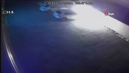 Siverek’te otomobilin kundaklanma anı güvenlik kamerasında