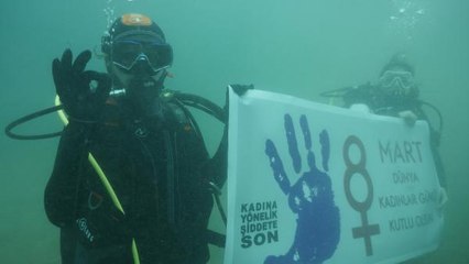 DALGIÇ KADINLARIN SU ALTINDAKİ KUTLAMASI BÖYLE GÖRÜNTÜLENDİ