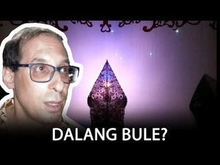 Matthew Cohen, Dalang Bule Unjuk Gigi di Depan Warga Cirebon