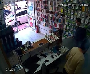 Son dakika haber! - Patlayan telefon bataryası iş yerini duman altında bıraktı