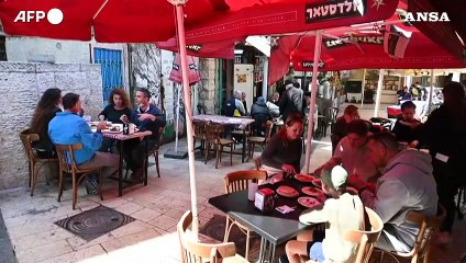 In Israele aprono bar e ristoranti a chi ha il passaporto vaccinale